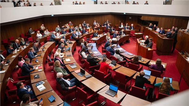 Der Landtag in Bremen hat ein neues Senatsmitglied gewählt: Mark Rackles steht als Senator künftig an der Spitze der Bremer Bildungsbehörde.
