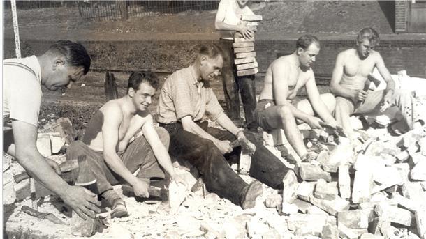 Der Lange Jammer wurde ab 1956 abgebrochen. An den Resten bedienten sich auch die Abbehauser Schützen.