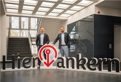 Hier Ankern Schriftzug Alexander Wynne, Sascha Bornemann