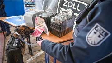 Der letzte bekannt gewordene Erfolg des Zolls: 456 Kilogramm Kokain wurden Anfang 2022 im Überseehafen sichergestellt. Viele Funde behalten die Zollfahnder aber für sich, um die Täter aufzuspüren.