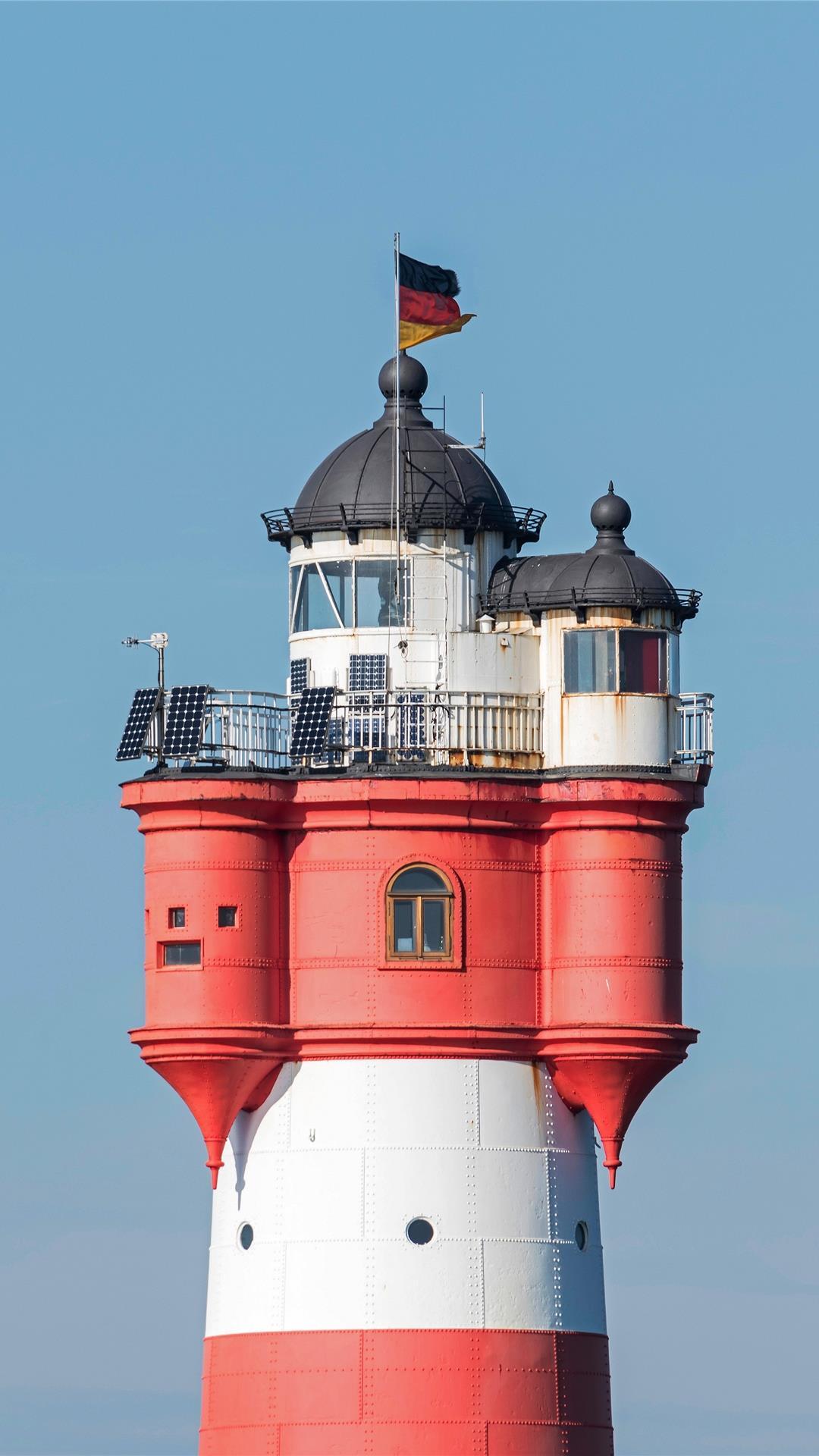 Der Leuchtturm Roter Sand gilt als erstes Offshore-Bauwerk der Welt und muss jetzt saniert werden. 