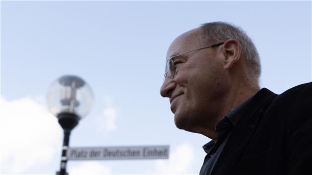 Klimaschutz-Demonstrant setzt auf prominenten Verteidiger Der Linken-Politiker und Rechtsanwalt Gregor Gysi übernimmt die Verteidigung eines Klimaschutz-Demonstranten, der sich in Berlin vor dem Amtsgericht verantworten muss.