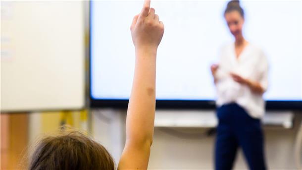 Wie die Kultusministerin Probleme an Schulen lösen will Der Mangel an Lehrerinnen und Lehrern beschäftigt Niedersachsens Landespolitik seit Jahren. (Symbolbild)