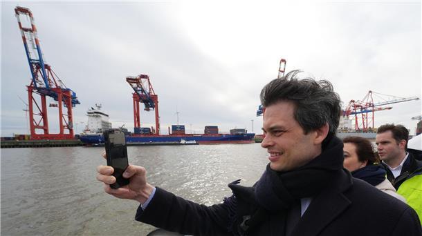 Häfen für Ploß Hotspots der Energiewende Der maritime Koordinator der Bundesregierung, Christoph Ploß, sieht in den Häfen künftige Energie-Drehkreuze. (Archivbild)