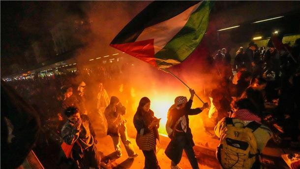 Israels Marine fängt Schiffe der Gaza-Hilfsflotte ab Der Militäreinsatz gegen die Flotte löste Proteste aus.