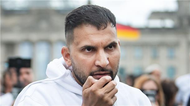 Der mit Haftbefehl gesuchte rechtsradikale Verschwörungserzähler Attila Hildmann könnte nun doch nach Deutschland ausgeliefert werden.