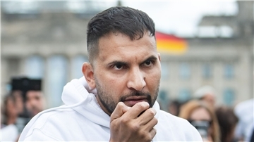 Der mit Haftbefehl gesuchte rechtsradikale Verschwörungserzähler Attila Hildmann könnte nun doch nach Deutschland ausgeliefert werden.