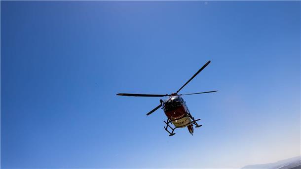Mann stürzte bei Arbeiten von Wildwasserbahn Der Mitarbeiter wurde mit einem Rettungshubschrauber in ein Krankenhaus gebracht. (Symbolbild)