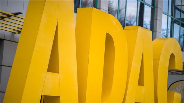 ADAC-Mitgliederzahl steigt auf 21,4 Millionen Der Mitgliederzuwachs sei auch eine Bestätigung für den Ausbau der Angebote und Leistungen, sagt ADAC-Vorstand Dieter Nirschl.
