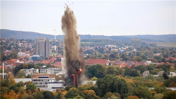 Drei Blindgänger in Göttingen kontrolliert gesprengt Der Moment der Sprengung dreier Weltkriegsbomben in Göttingen.