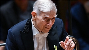 Der Musiker und Dirigent Herbert Blomstedt dirigiert das Große Concert im Gewandhaus in Leipzig.