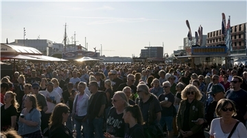 Der Musiksommer mit bester Stimmung und strahlendem Wetter im Fischereihafen. 