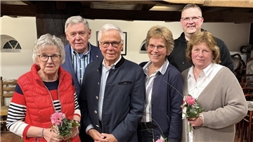 Gruppenfoto mit mehreren Erwachsenen. Der neu gewählte Vorstand des Vereins zur Förderung der Notfallverorgung (von links): Monika Richter, Berthold Fedtke, Dr. Heiko William, Maike William, Renate Wichern und Oliver Klindworth.
