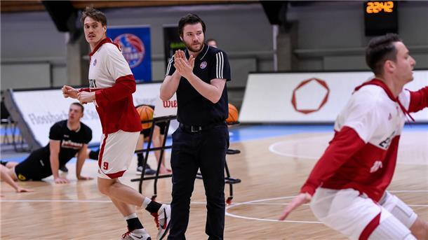 Der neue Co-Trainer der Eisbären, Oliver Elling, ist aktuell der jüngste Trainer in Deutschland, der eine A-Lizenz erwerben konnte.