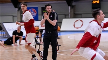 Der neue Co-Trainer der Eisbären, Oliver Elling, ist aktuell der jüngste Trainer in Deutschland, der eine A-Lizenz erwerben konnte.