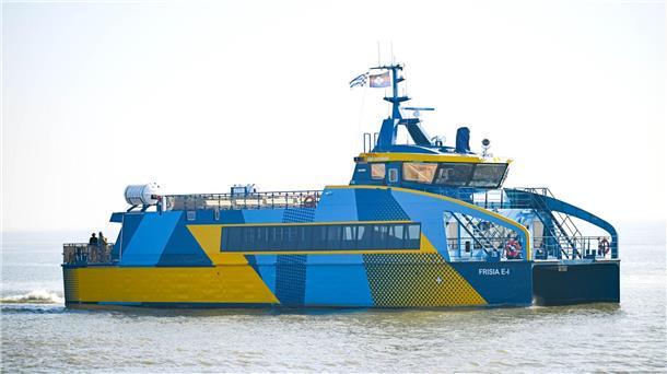 Reederei stellt erstes deutsches Seeschiff mit E-Motoren vor Der neue E-Katamaran der Reederei Norden-Frisia bietet Platz für bis zu 150 Gäste.
