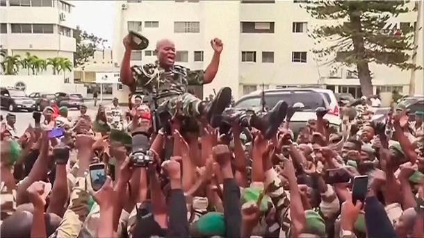 Nach Putsch in Gabun: Militärführer wird Übergangspräsident Der neue Militärmachthaber, General Brice Clothaire Oligui Nguema, wurde als Übergangspräsident vereidigt.