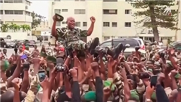 Der neue Militärmachthaber, General Brice Clothaire Oligui Nguema, wurde als Übergangspräsident vereidigt.