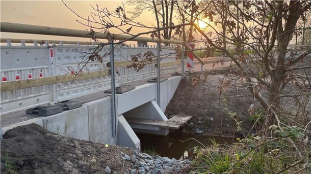 Der neue Radweg zwischen Dipshorn und Otterstedt ist fertig - samt Holzsteg, einem sogenannten Ottersteg.