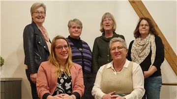 Der neue Vorstand des Chors Via Nova Sittensen (von links): Anette Vajen, Miriam Knoblauch, Anke Dunker, Martina Rolfes-Dahmes, Annette Wahlers-Meyer und Sylvia Martens.