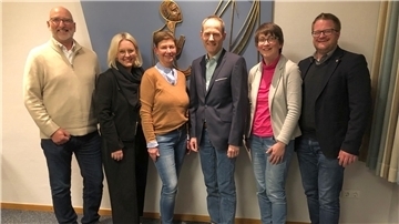 Der neue Vorstand des Fördervereins der Evangelischen Jugend Sittensen (von links): Thorsten Wiener, Friederike Carstens, Silke Herbert-Rathjen, André Schlesselmann, Christiane Böckmann und Pastor Sven Kahrs.