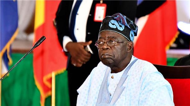 Große Sorgen um entmachteten Präsident Bazoum im Niger Der nigerianische Präsident Bola Tinubu nimmt an der Ecowas-Sitzung in Abuja teil.