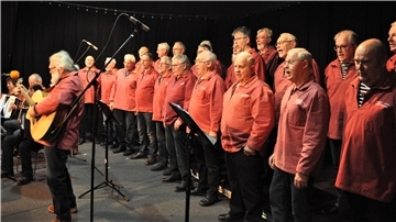 Der Nordenhamer Shantychor Anfang des Jahres im Güterschuppen. Am Himmelfahrtstag gibt der beliebte Chor sein Jubiläumskonzert in der Jahnhalle. Der Chor besteht seit 40 Jahren.