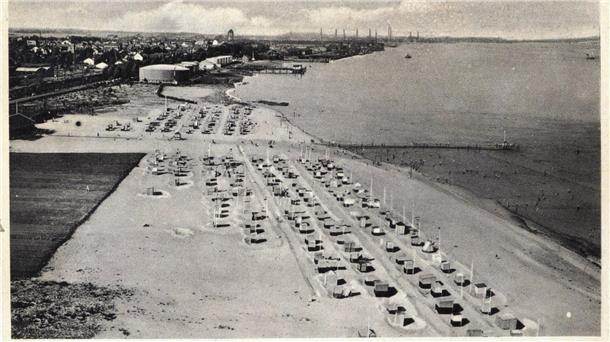 Der Nordenhamer Strand auf einer Luftaufnahme in seinen Anfangsjahren.