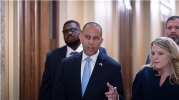 Der oberste Demokrat im US-Repräsentantenhaus, Hakeem Jeffries, übt harsche Kritik an den Republikanern.