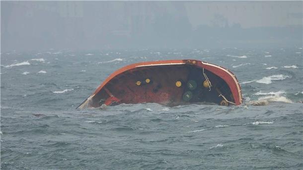 Öl tritt aus gesunkenem Tanker vor Philippinen aus Der Öltanker „Terra Nova“ war am Donnerstag in der Bucht von Manila. (Archivbild)