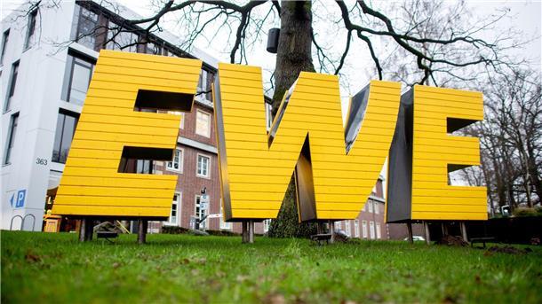 Auftrag für EWE-Wasserstoffanlage geht an Siemens Energy Der Oldenburger Versorger EWE baut eine Wasserstoffanlage in Emden und bestellt die technik jetzt bei Siemens Energy. (Archivbild)