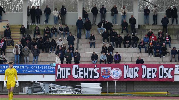 Fans des OSC Bremerhaven im Nordseestadion