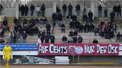Fans des OSC Bremerhaven im Nordseestadion