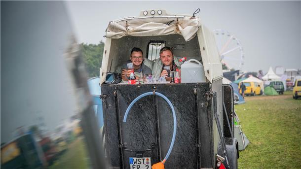 Deichbrand: Das sind die abgefahrensten Wohnwagen und Zelte auf dem Campingplatz Der Pferdeanhänger