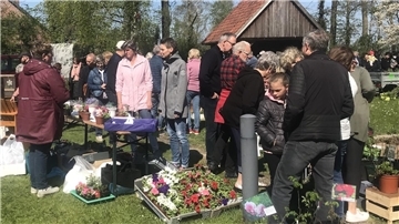 Der Pflanzen- und Staudenmarkt im „Garten Eden“ in Waddens lockt alljährlich viele Besucher an. Am Sonnabend, 27. April, ist es wieder so weit.