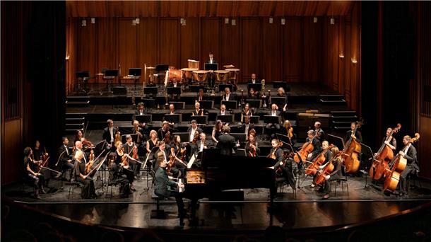 Der polnische Pianist Szymon Nehring konnte das Publikum nicht nur mit seiner brillanten Spieltechnik, sondern auch mit der kraftvollen Interpretation von Chopin begeistern.