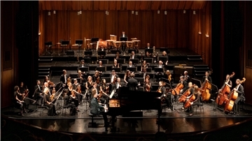 Der polnische Pianist Szymon Nehring konnte das Publikum nicht nur mit seiner brillanten Spieltechnik, sondern auch mit der kraftvollen Interpretation von Chopin begeistern.