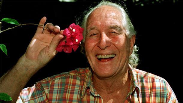 60 Jahre nach dem „Great Train Robbery“ in England Der Postzug-Räuber Ronald „Ronnie“ Biggs im Jahr 1997 vor seinem Haus in Santa Tereza in Brasilien.