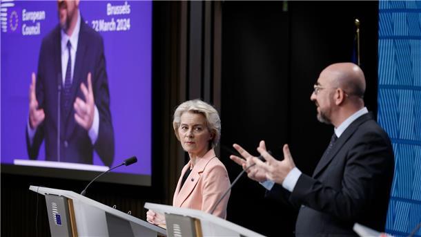 EU: Mehr Druck auf Israel und mehr Hilfe für die Ukraine Der Präsident des Europäischen Rates, Charles Michel (r), und die Präsidentin der Europäischen Kommission, Ursula von der Leyen: Angesichts der dramatischen Notlage im Gazastreifen fordern die EU-Staaten eine sofortige Feuerpause.