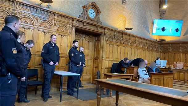 Prozess um versuchten Mord in der Raabestraße ging unter strengen Sicherheitsvorkehrungen weiter.