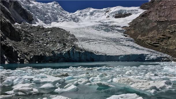 Anden-Gletscher in beispiellosem Maß geschrumpft Der Queshque-Gletscher in Peru