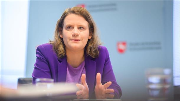 Ministerin: Ganztag wird „nicht überall sofort perfekt“ Der Rechtsanspruch auf Ganztagsbetreuung wird laut Kultusministerin Julia Willie Hamburg nicht überall reibungslos anlaufen. (Archivbild)
