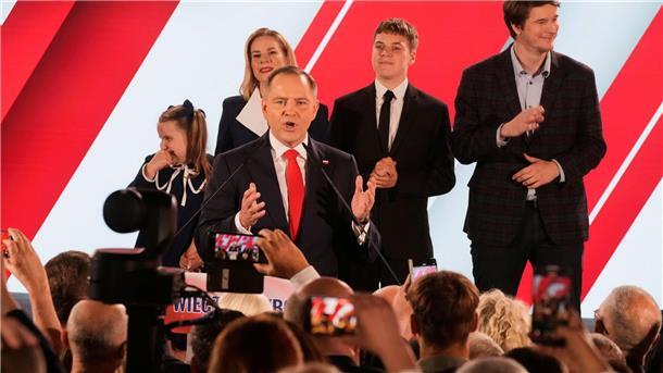 Stimmen gezählt: Nawrocki siegt in Polen mit 50,89 Prozent Der rechtskonservative Bewerber Nawrocki hat mit knapp 51 Prozent gesiegt.