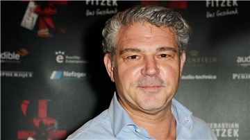 Der Rechtsmediziner Michael Tsokos hat bereits zahlreiche True-Crime-Thriller und fiktionale Kriminalromane geschrieben.