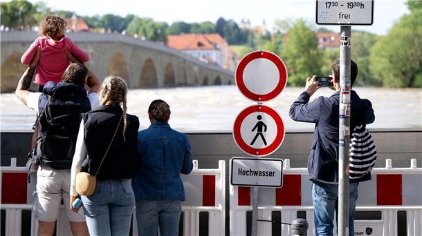Bange Stunden an der Donau - Weitere Tote in Bayern entdeckt Der Regen hat nachgelassen. Doch noch gibt es keine Entwarnung bei den verheerenden Überschwemmungen in Süddeutschland.