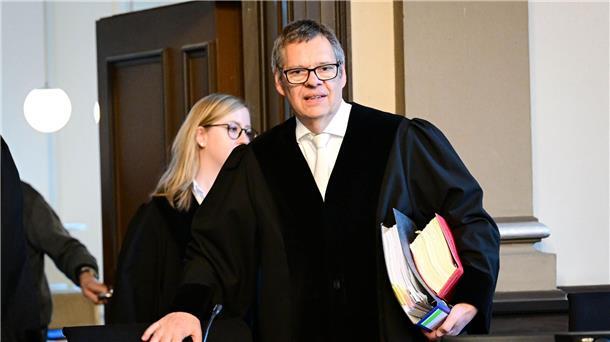 Nach Mordserie: „Seitdem kann ich besser essen und schlafen“ Der Richter appellierte nochmals an den Angeklagten, sich vor Gericht zu äußern.