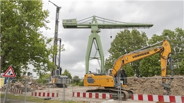 Baustelle zur Versetzung des Rickmers-Krans.