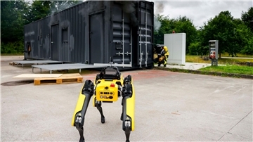 Der Roboter heißt Byte und soll lernen, Feuer zu bekämpfen.