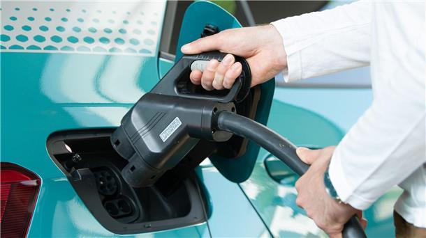 Preisverfall für E-Autos lässt Leasingraten steigen Der Rückgang der Preise für Elektroautos wird für Leasing-Kunden zunehmend zum Problem.