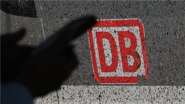 Wer übernimmt bei der Bahn? Ein Kandidat steht bereits fest Der Ruf der Bahn ist derzeit ramponiert. Eine neue Spitze und eine neue Strategie sollen es richten. (Archivbild)